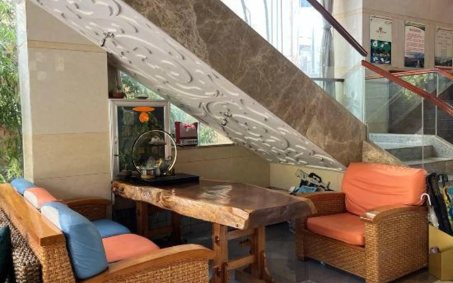 Pu'er Plum Lakeside Hotel