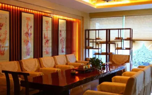 Qujing Yishi Yihe Hotel (Cuifeng Road, Qilin District)