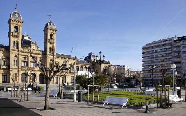 Playa de La Concha 4 Apartment by FeelFree Rentals