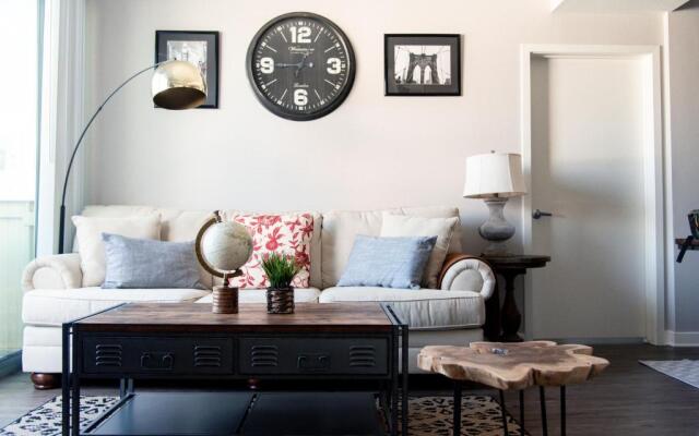 Santa Monica 2 Bed/ 2 Bath