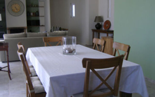 Dialiskari Villas