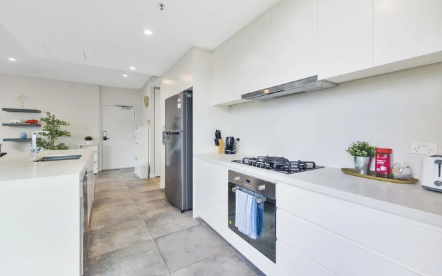 Kozyguru | Mascot | 2 Bed Apt + Free Parking
