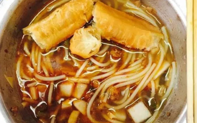 Many People Inn West Street