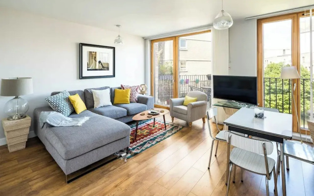 Shiny &amp; Comfy stay with Underground links nearby!
