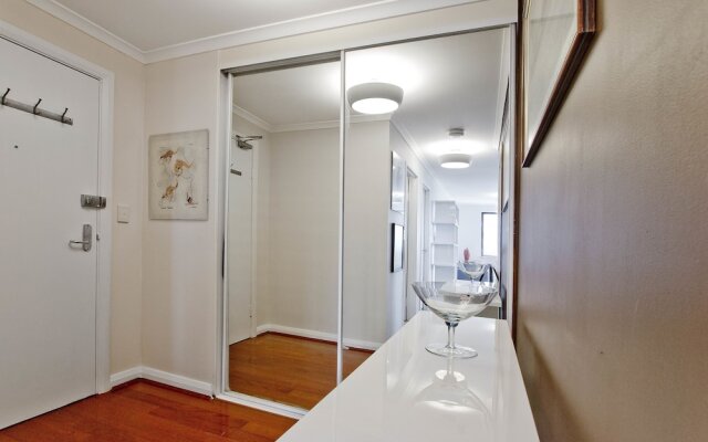 Expansive Views From Sydney 1 Bedroom Apartment