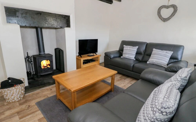 5 Ceirnioge Cottages