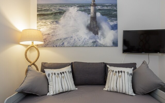 Upper Strand Apartment