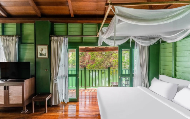 Aana Resort & Spa