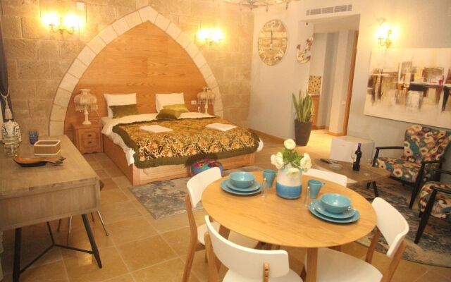 Zarqa Luxury Suites - Couples Only