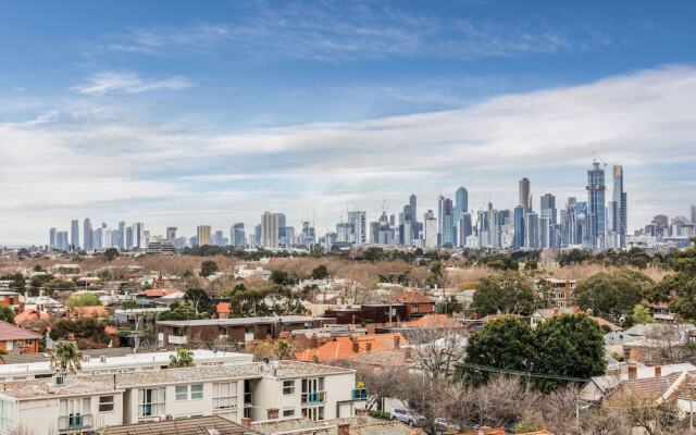 Exquisite 2 Bedroom Beach City Views