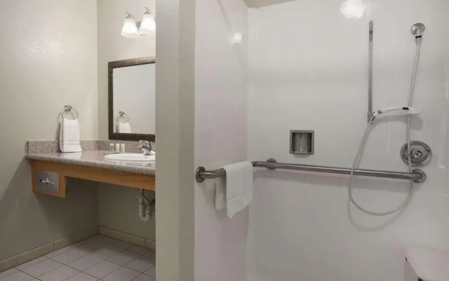 Super 8 By Wyndham Vallejo/Napa Valley
