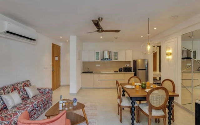 Hidden Gem Luxe Suite w Pool View - 1km to Beach