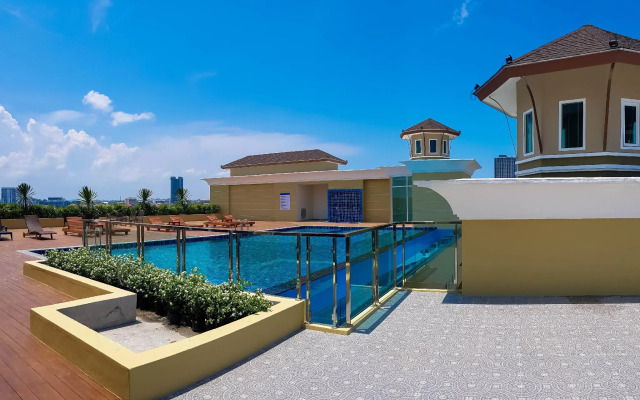 Crystal Luxury Hotel