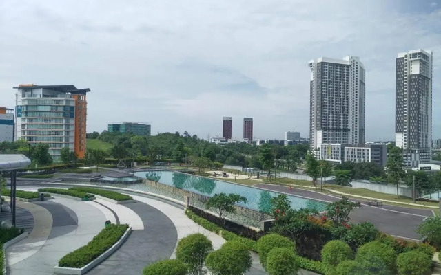 HA213-Pool view Studio unit-Hyve-Cyberjaya- Free WiFi - Free parking-Netflix