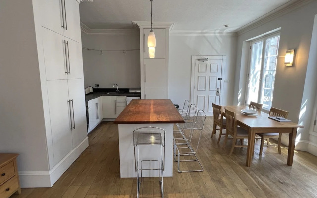 Central 1-bed Apartment in Inverness, Sleeps 4
