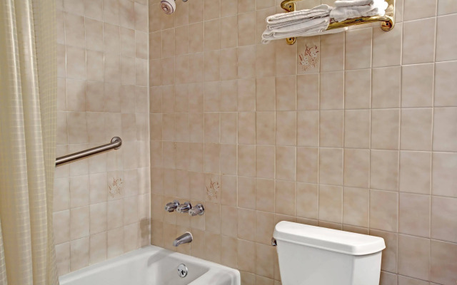 Super 8 By Wyndham Jamaica North Conduit