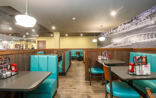 Sandman Hotel & Suites Kelowna