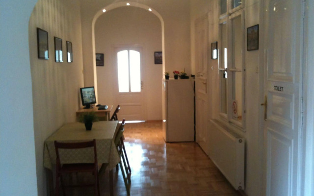 Caterina Hostel and Guesthouse