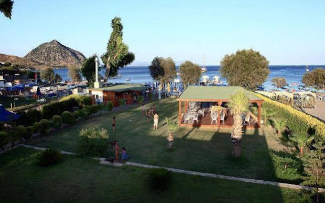 Parilti Beach Houses