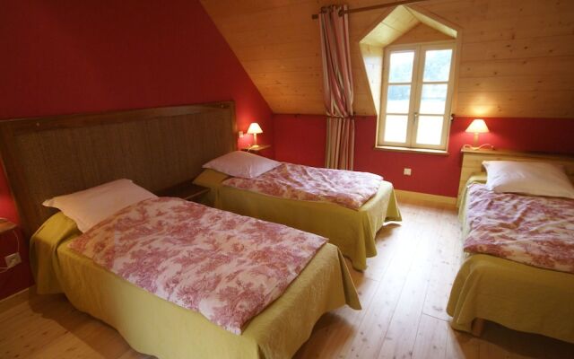 Fine Holiday Home in the Surroundings of Vitry-aux-loges Near Large Swimming Lake