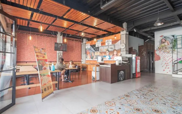 RedDoorz Plus @ Doorman Guest House