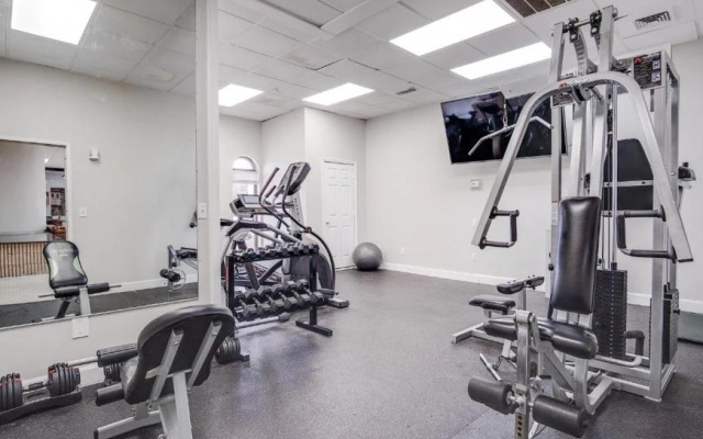 Cottonwood Suites Savannah Hotel & Conference Center