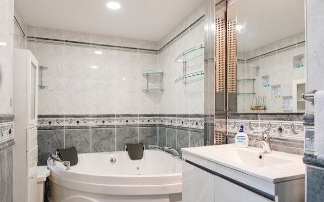 Nicopole Apartment
