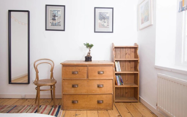 Bohemian top Floor Apartment With Views Over City