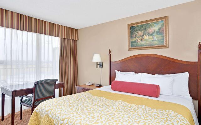 MC Pacific Inn & Suites