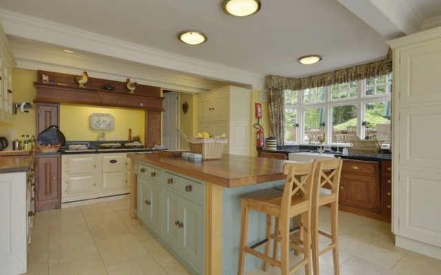 Abbots Manor