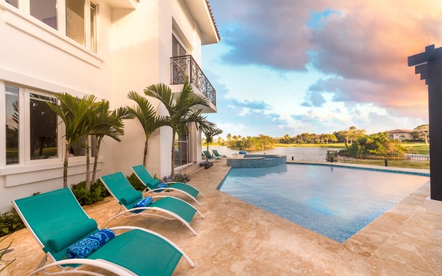 Huge Villa for Large Groups in Bavaro Cocotal - Up to 16 People With Pool Jacuzzi Chef Maid