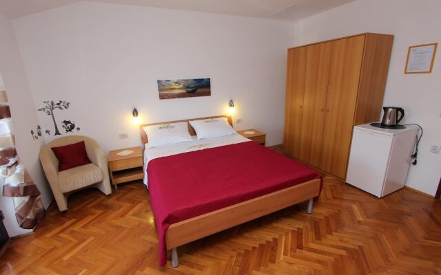 Lea Double Room With Balcony