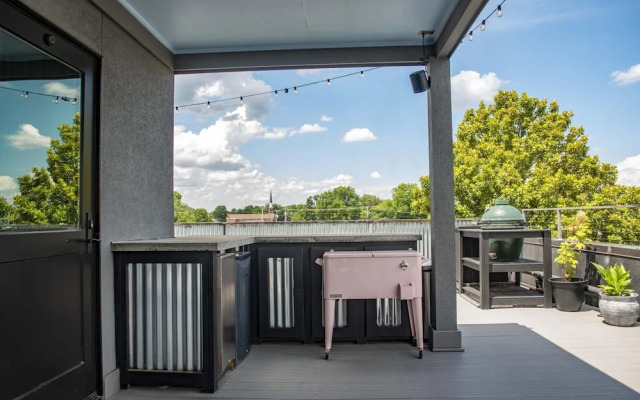 Rooftop on Main Street Downtown Mcminnville