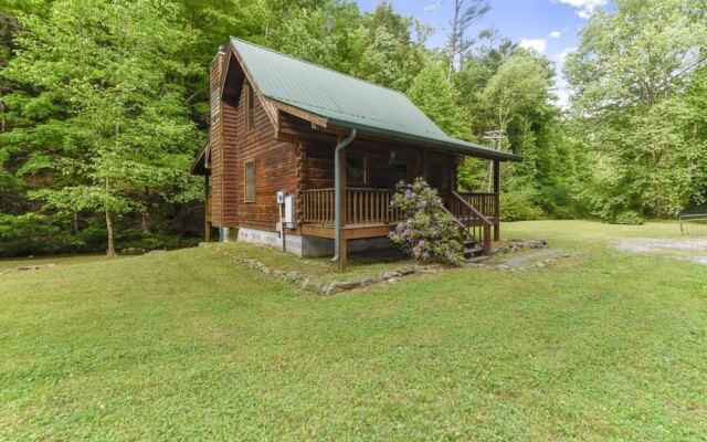 Whisper Creek 2 Bedroom Cabin by RedAwning