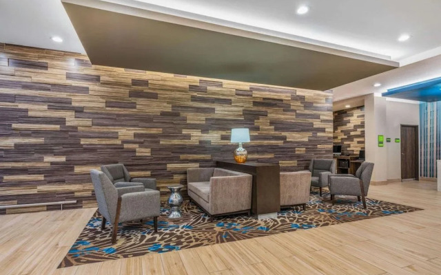 La Quinta Inn and Suites by Wyndham Houston Spring South