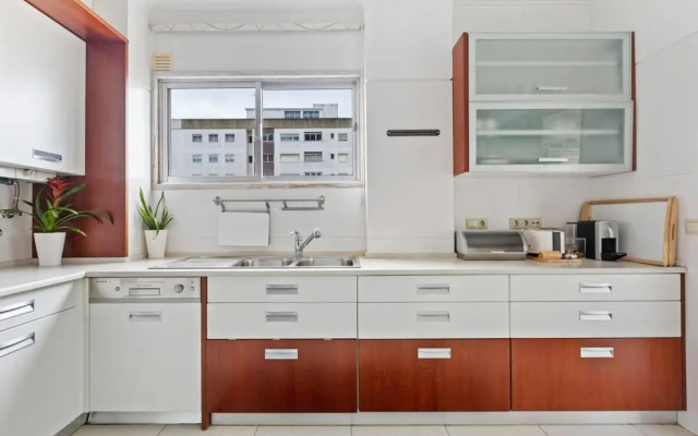 Spacious 3 Bedroom Apartment in Lisbon, Lisbon