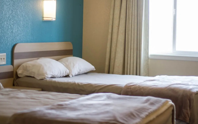 Motel 6