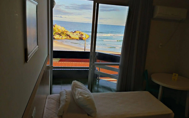 Cris Hotel