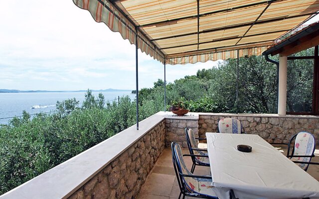 Apartment Mali Iz Mali Iz