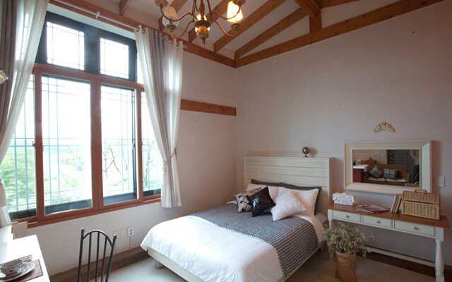 Yangyang Santa Hill Pension