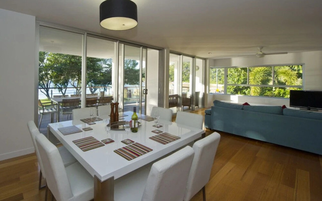 Maggies Beachfront Apt. 10