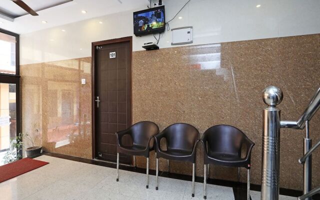 OYO 16815 Hotel Suresha