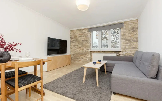 Modern Two-bedroom Warsaw by Renters