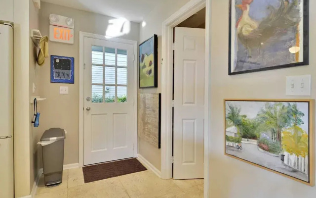 Artist Garden by Avantstay Great Location w/ Balcony, Outdoor Dining, Shared Pool & Bbq! Week Long Stays