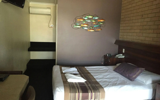 Sarina Motor Inn