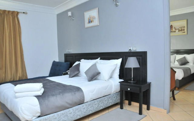 Hotel East West