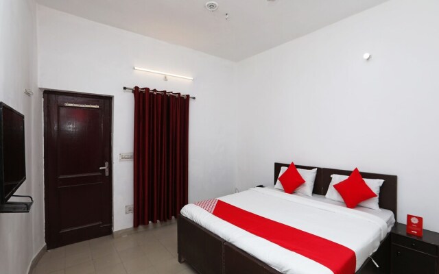 Hotel Indians by OYO Rooms