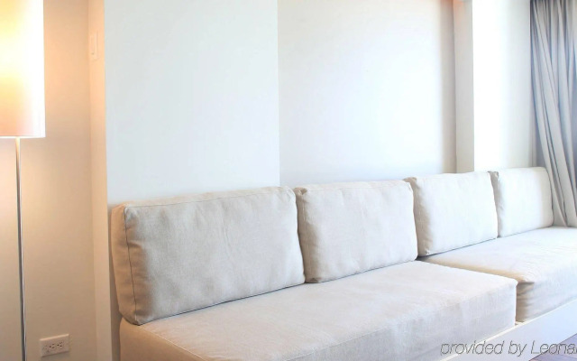 Holland House Beach Hotel