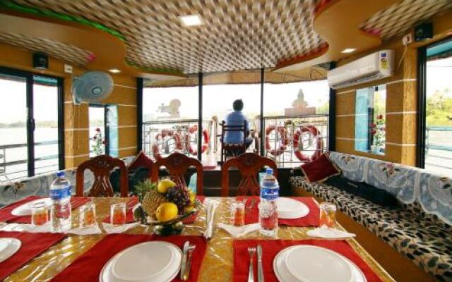 Marari houseboat