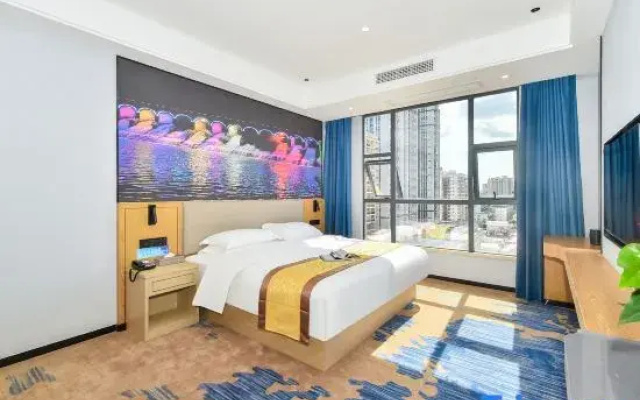 Taiying International Grand Hotel (Dongxing City High-Speed Railway Station Erqiao Port)